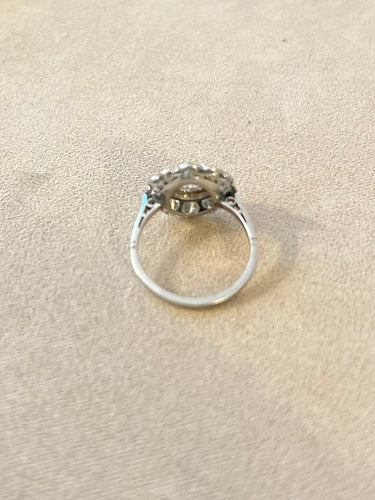 Bague 52 Bague Pompadour en platine et diamants 58 Facettes