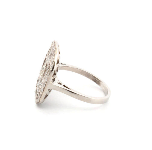 Bague 56 Bague en platine avec diamant central et diamants environnants 58 Facettes