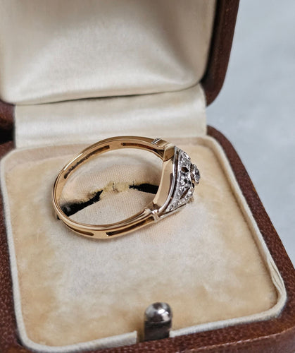 Gammel ring i tofarget gull og diamanter 