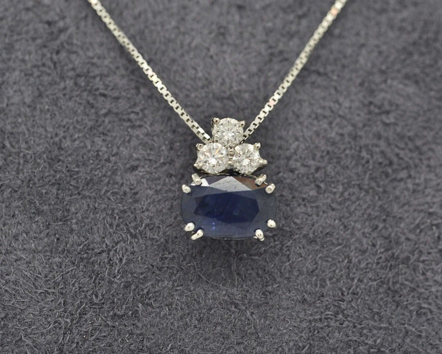 Collier Collier en or blanc avec saphir de 1,30 ct et diamants 58 Facettes 9622