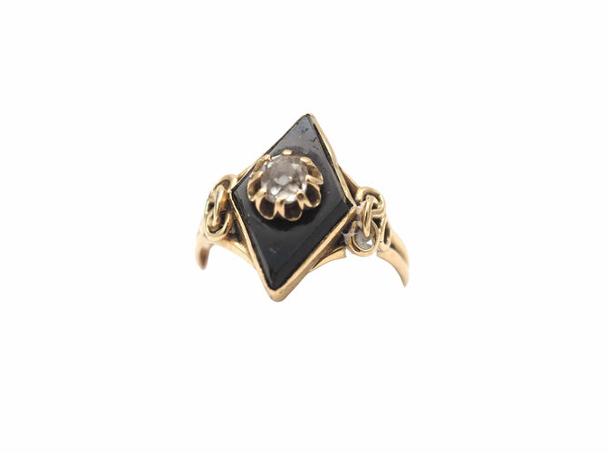Bague 55 Bague ancienne en or jaune, onyx et diamants 58 Facettes