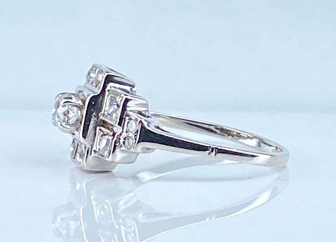 Bague 52 Bague or blanc et diamants, vers 1930 58 Facettes AB651