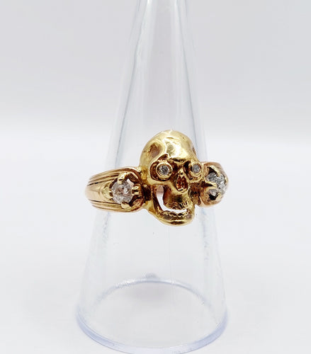 Bague 56.5 Bague momento mori antique or jaune 14k tête de mort et diamants taille anciennes 58 Facettes A05056