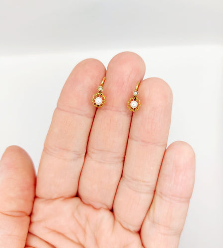 Boucles d'oreilles Boucles d’oreilles dormeuses antiques en or 18k et perles 58 Facettes A06496