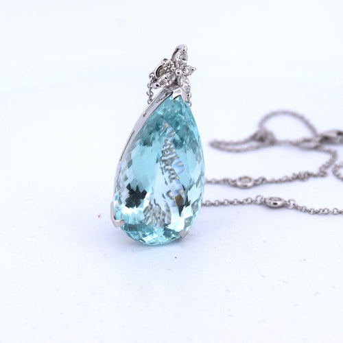 Pendentif PENDENTIF EN OR BLANC 18KT - AIGUE-MARINE et DIAMANTS 58 Facettes