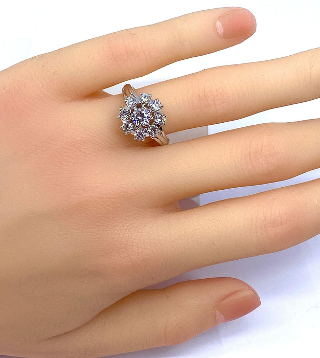 Ring Daisy in white gold set with 9 diamonds