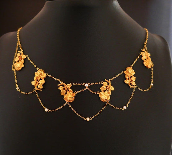 Collier Collerette Motifs De Roses Et Ornée De Perles, Or Jaune 58 Facettes