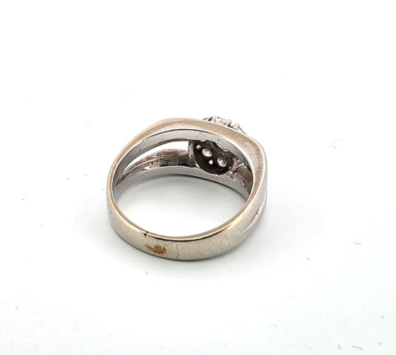 白金戒指镶钻石 