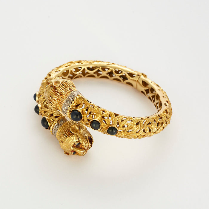 Ciselé yellow gold sapphire bracelet