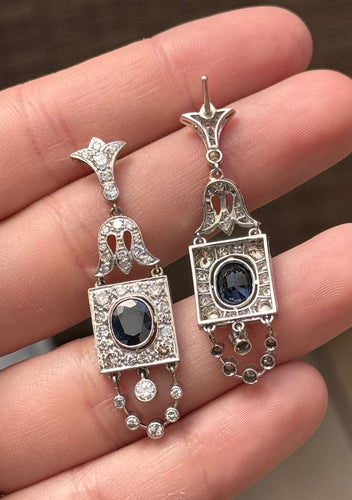 Boucles d'oreilles Boucles d'oreilles de style Art Déco en platine avec diamants et saphirs. 58 Facettes