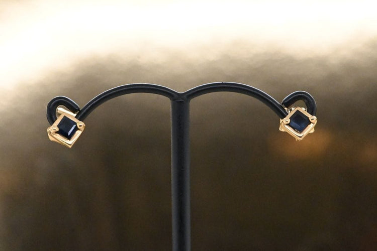Boucles d'oreilles Boucles d'oreilles saphir bleu taille princesse en or 18 carats 58 Facettes