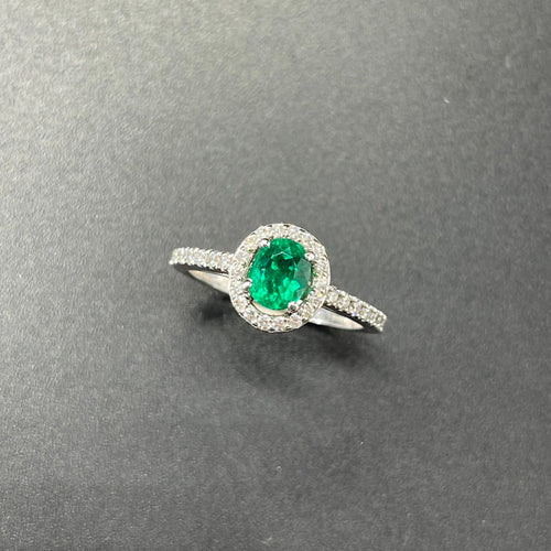 Bague 53 Bague or blanc, Emeraude de Colombie taille ovale, entourage Diamant 58 Facettes