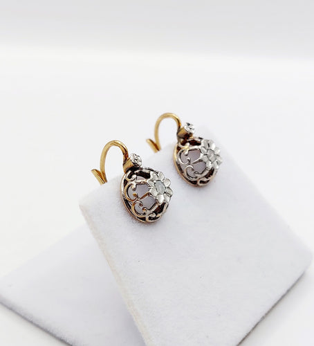 Boucles d'oreilles Dormeuses antique or jaune 18k diamants taille rose et sertis fleurs de lys (circa 1900) 58 Facettes A06162