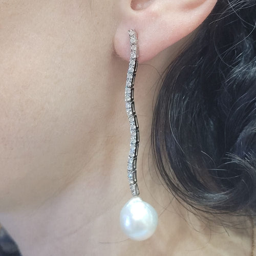 Boucles d'oreilles Boucles d'oreilles longues en diamant et perles 58 Facettes PE403