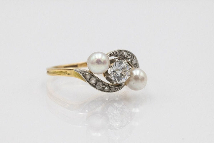 Bague 57 A charming yellow gold ring with diamonds and pearls 58 Facettes 11575