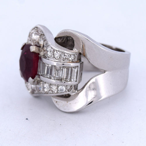 Bague 47 Bague cocktail vintage en or blanc 18 carats ornée d'un rubis ovale et de diamants 58 Facettes AN463
