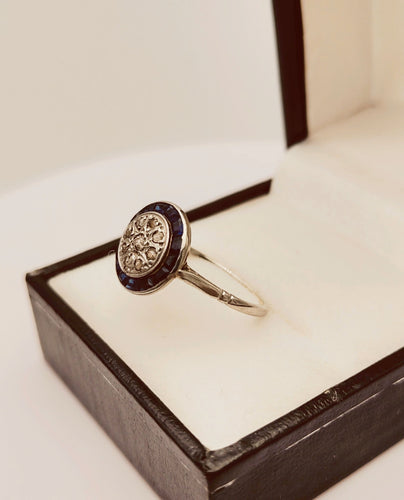 Bague 54 Bague art deco en platine ornée de saphirs et diamants 58 Facettes