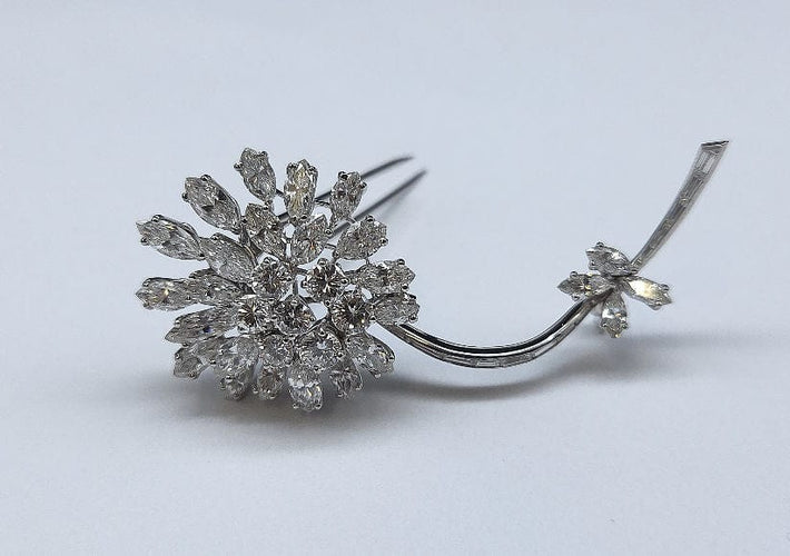 Broche BROCHE MOTIF FLORAL PLATINE ET DIAMANTS 58 Facettes 250194
