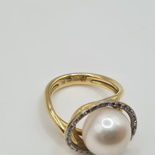 Bague 50 Bague or jaune sertie d’une perle de culture et diamants naturels 58 Facettes