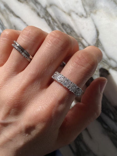 Bague 54 Bague en or blanc sertie de 5 fleurs en diamants 58 Facettes