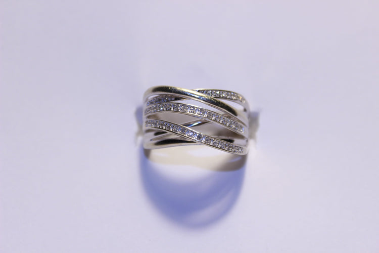 Bague 56 Bague or 375/1000e Diamants 58 Facettes