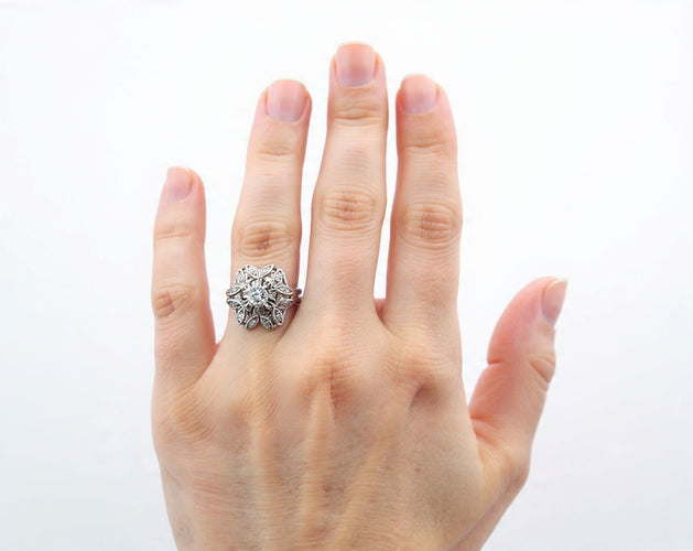 Anello in oro bianco 18k e diamanti 