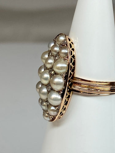 Markýzový prsten s jemnými perlami a diamanty