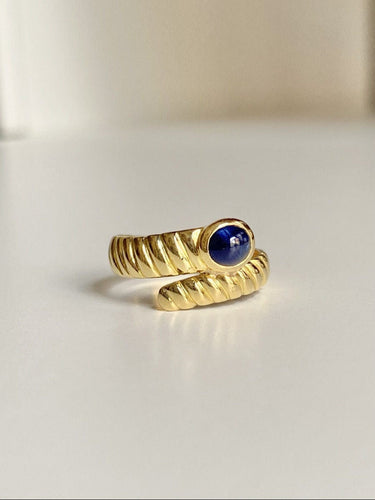 Bague 53 Bague godronnée serpent en or jaune 18k et saphir cabochon 0,55 ct 58 Facettes
