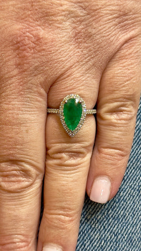 Bague 52 Bague en or blanc 18 carats émeraude et diamants 58 Facettes