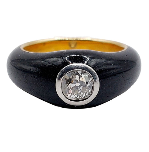 Keltakultainen sormus, musta emali ja vanhan mallinen timantti 0,45 karaattia (noin 1920) 