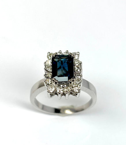 Bague 53 Bague contemporaine en or jaune sertie d'un saphir (1,54 ct) et de diamants (0,36 ct). 58 Facettes E38