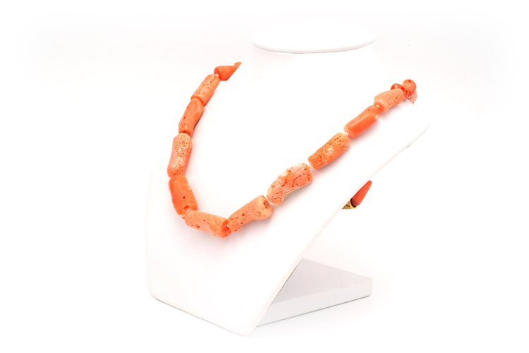 Collier Collier Années 70 en or jaune 18 carats et corail 58 Facettes 21664