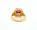 Bague en or jaune avec rubis cabochon de 2,5 ct et diamants
