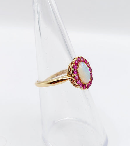 Bague 51 Bague marguerite antique or cabochon d'opale et rubis 58 Facettes A04407