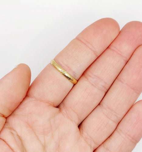 Bague 63 Alliance vintage or jaune 18k motifs géométriques 58 Facettes A04601