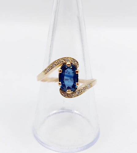 Bague tourbillon vintage or jaune, saphir 1,20 carat et diamants 58 Facettes A06237