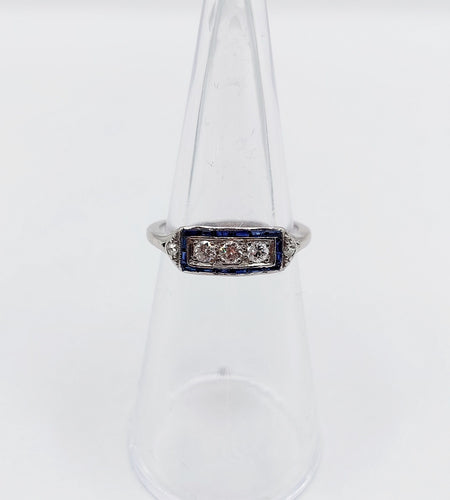 Bague 49 Bague jarretière art déco, platine diamants et saphirs calibrés 58 Facettes A02496