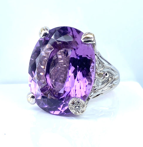 Bague 60 DIOR - Bague or blanc, grand modèle MISS DIOR, améthyste et diamants 58 Facettes AB638