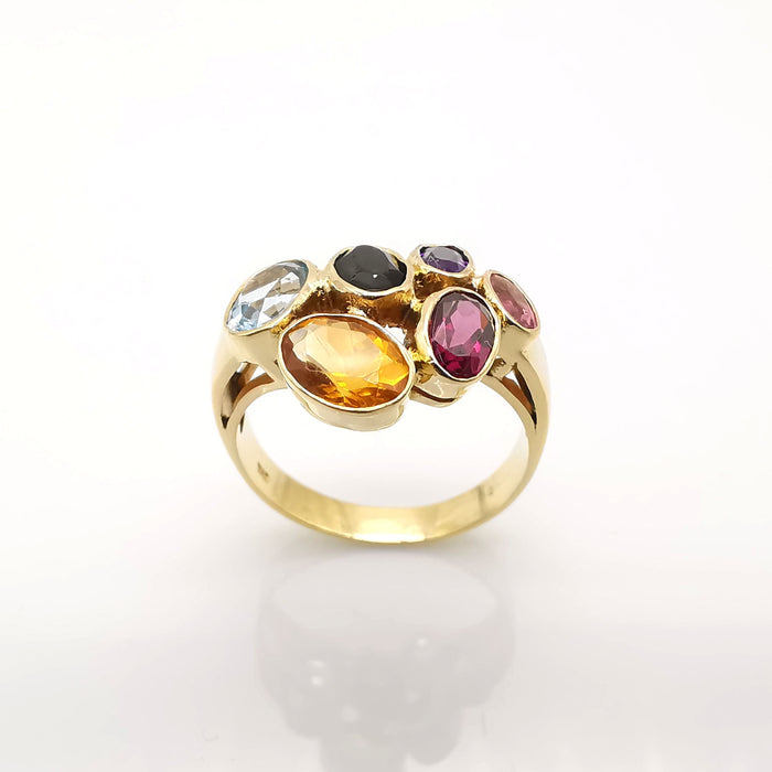 Yellow gold ring with precious stones