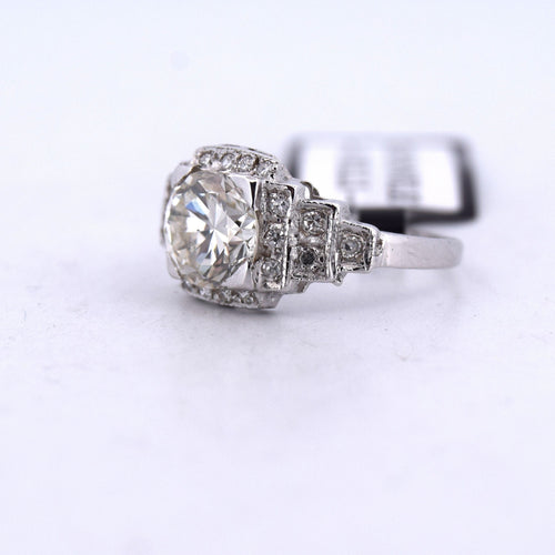 Bague 50 Bague en or blanc 18 carats ornée d'un diamant central de 1,30 carat 58 Facettes AN466
