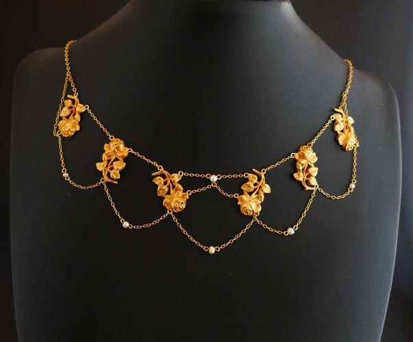 Collier Collerette Motifs De Roses Et Ornée De Perles, Or Jaune 58 Facettes