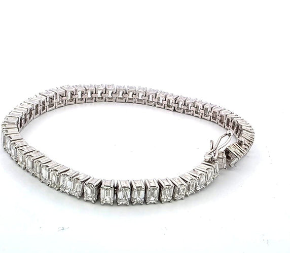Bracelet Superbe bracelet tennis en platine avec diamants baguette 58 Facettes