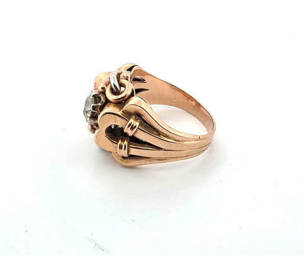 Keltakultainen sormus, jossa on timantti 