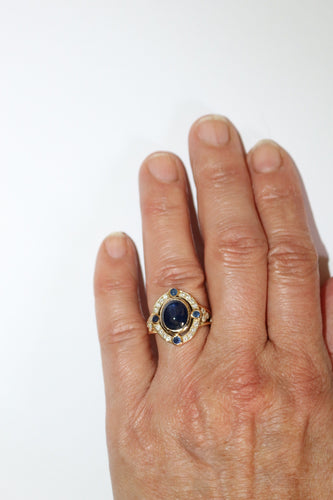 Bague 51.5 Bague or jaune, cabochon de saphir et diamants 58 Facettes 589