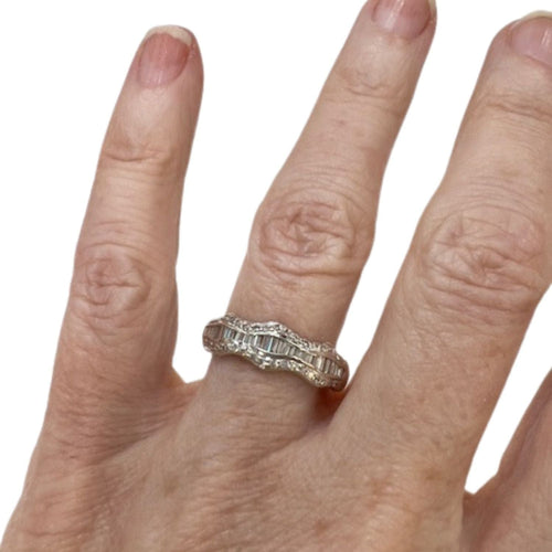 Bague 55 Bague contemporaine en or du XXe siècle avec diamants 58 Facettes Q234B