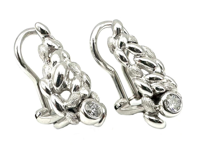Boucles d'oreilles GILBERT ALBERT. Boucles d'oreilles or blanc 18K et diamants 58 Facettes