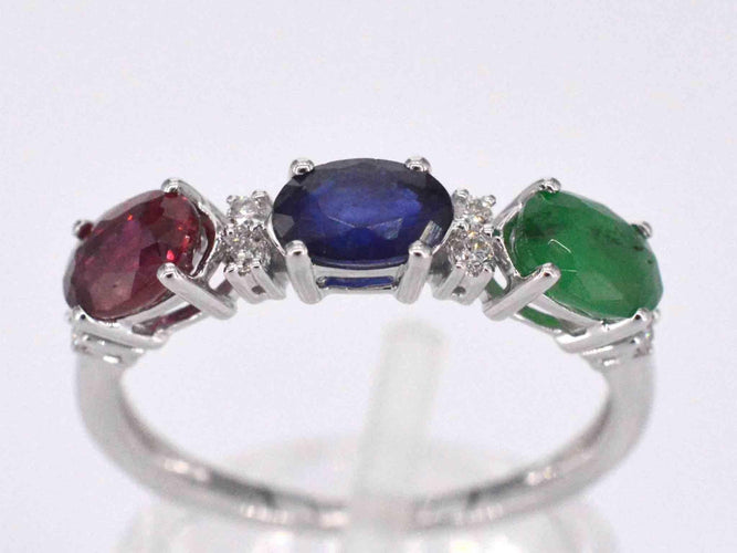Pierścionek z białego złota z diamentami, szafirem, rubinem i szmaragdem