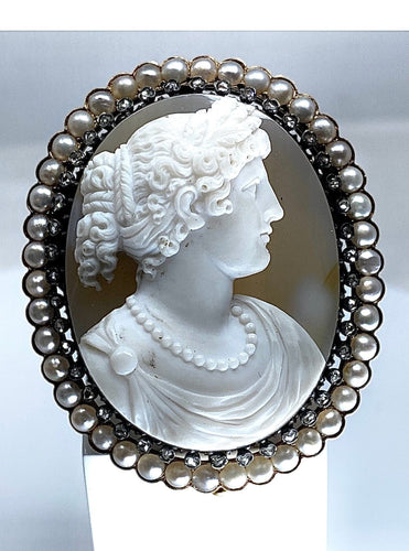 Broche Exceptionnelle broche en or jaune camée sur agate représentant Caroline Murat 19e 58 Facettes AB472