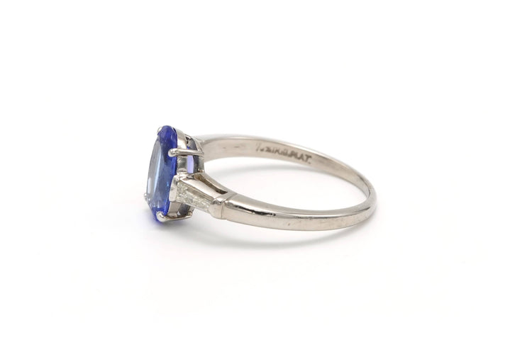 Bague 53 Bague contemporaine en platine sertie d'une tanzanite et de diamants 58 Facettes 22184