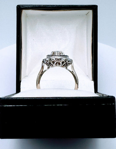 Bague 53.5 Bague ovale Art Déco en or gris sertie de diamants et saphirs 58 Facettes